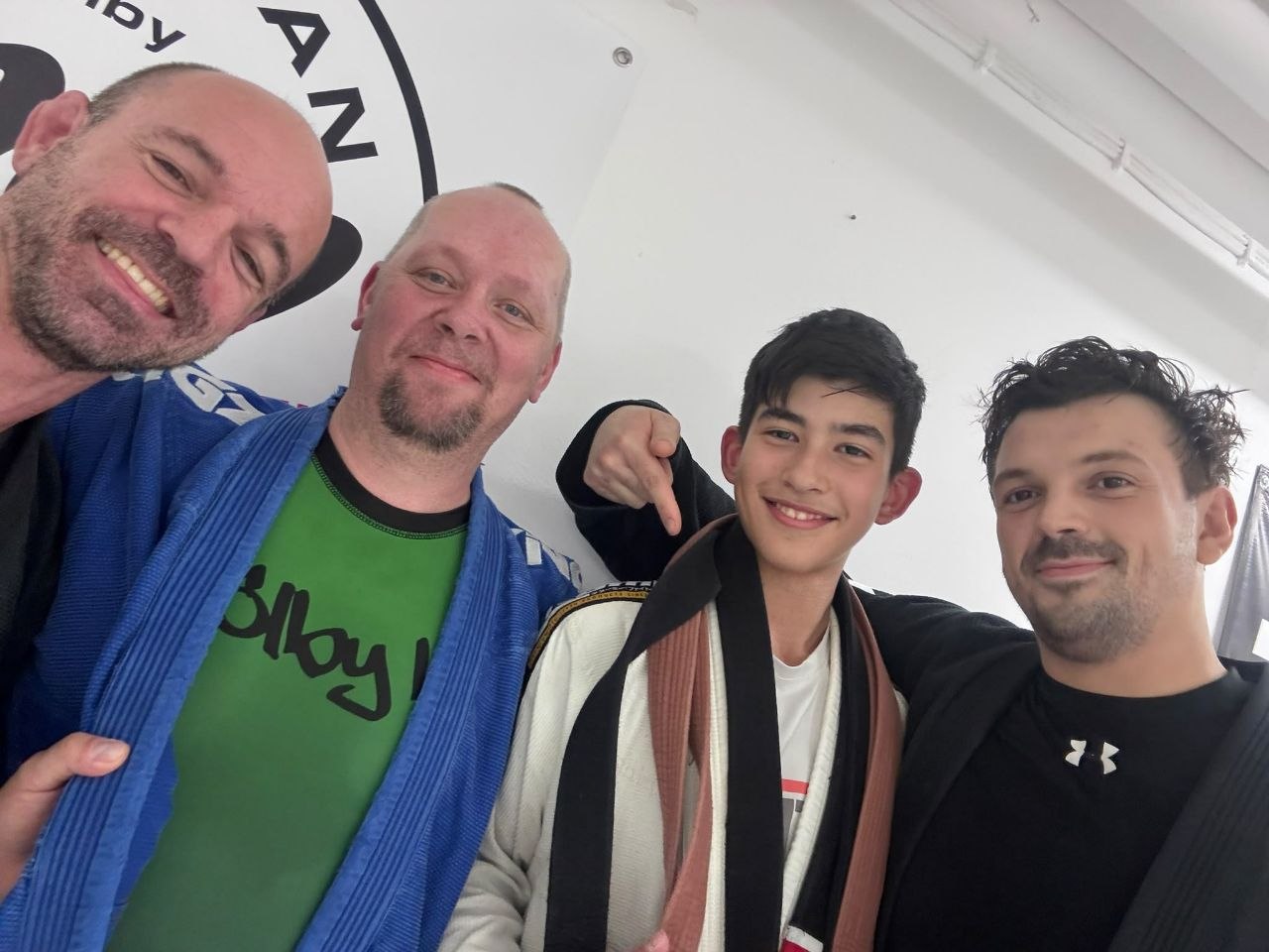 Träningskamrater och coacher hos Mjölby BJJ